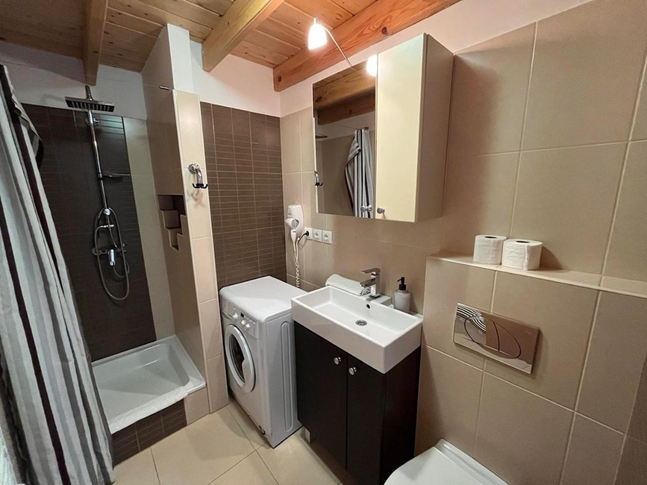 City Apartman Haz Balatonlelle Buitenkant foto