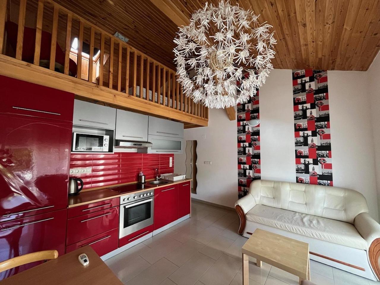 City Apartman Haz Balatonlelle Buitenkant foto
