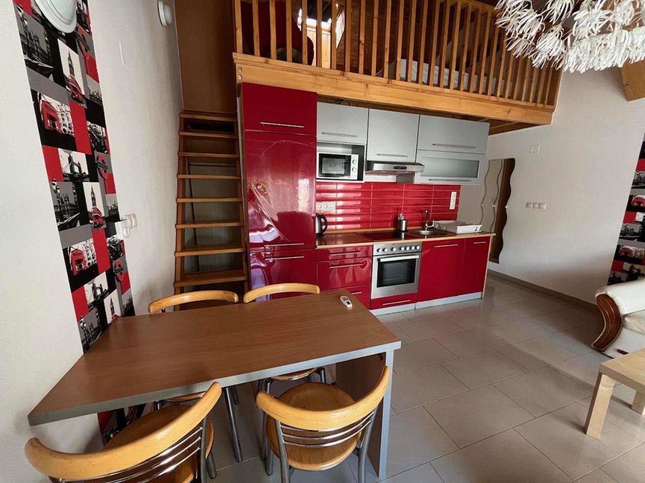 City Apartman Haz Balatonlelle Buitenkant foto