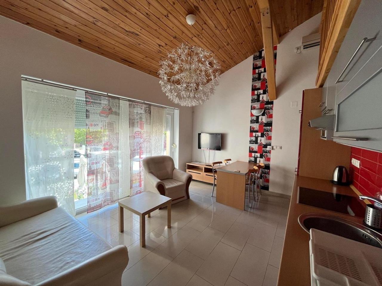 City Apartman Haz Balatonlelle Buitenkant foto