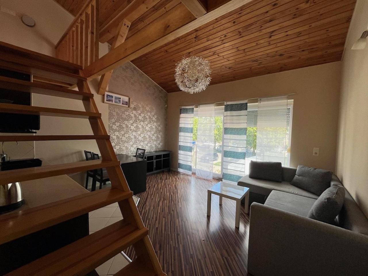 City Apartman Haz Balatonlelle Buitenkant foto