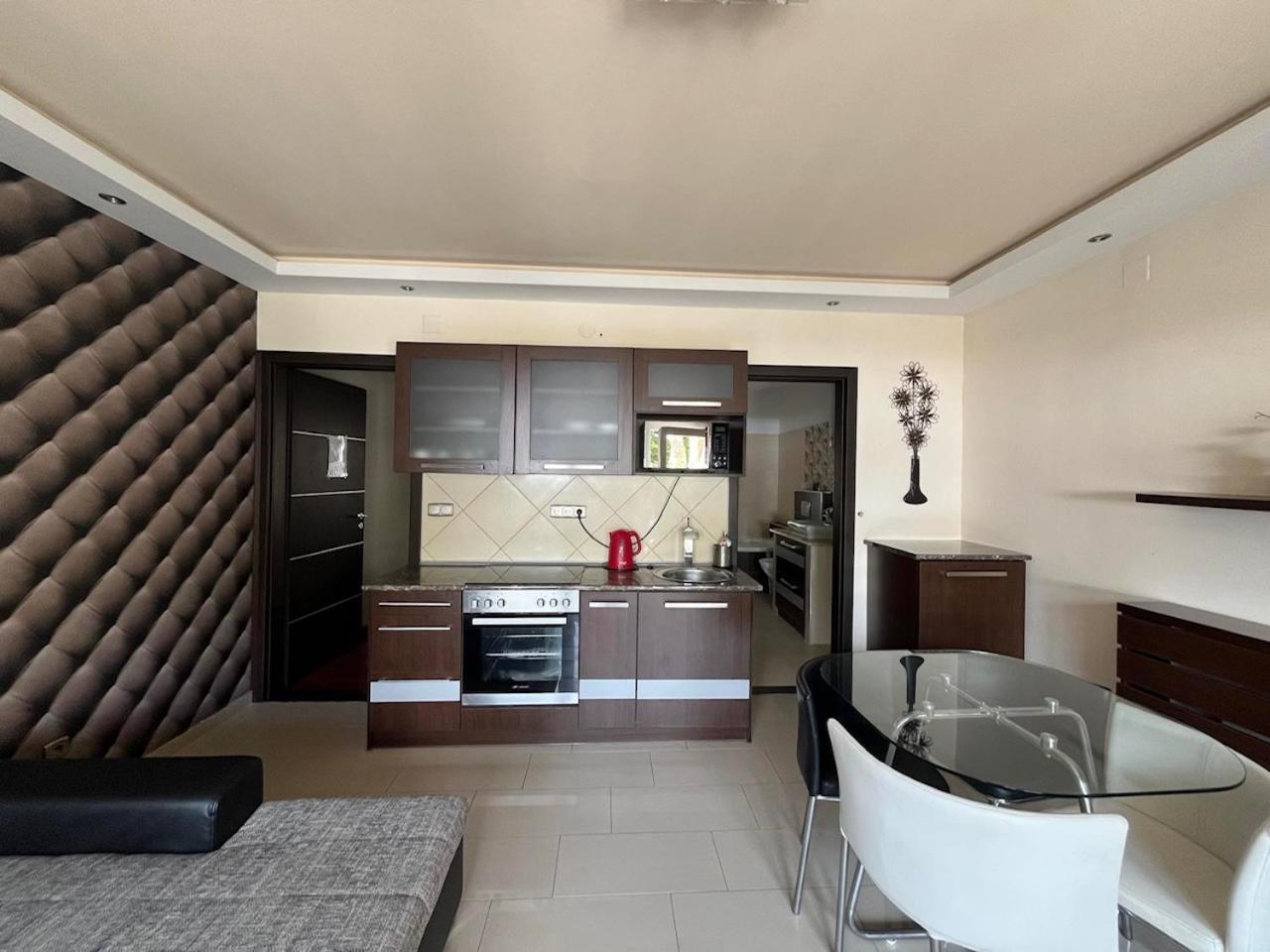 City Apartman Haz Balatonlelle Buitenkant foto