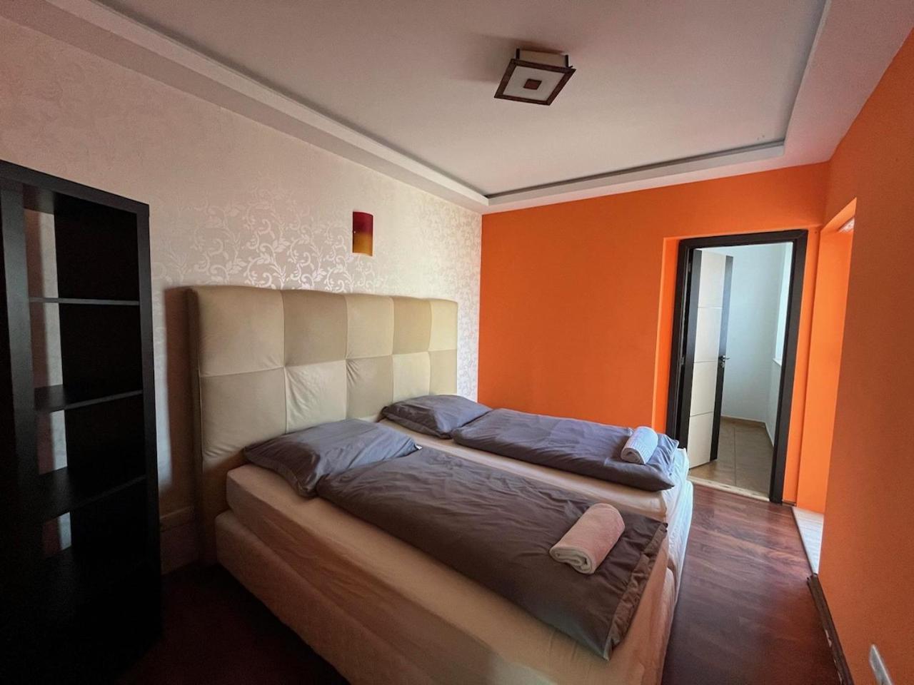 City Apartman Haz Balatonlelle Buitenkant foto