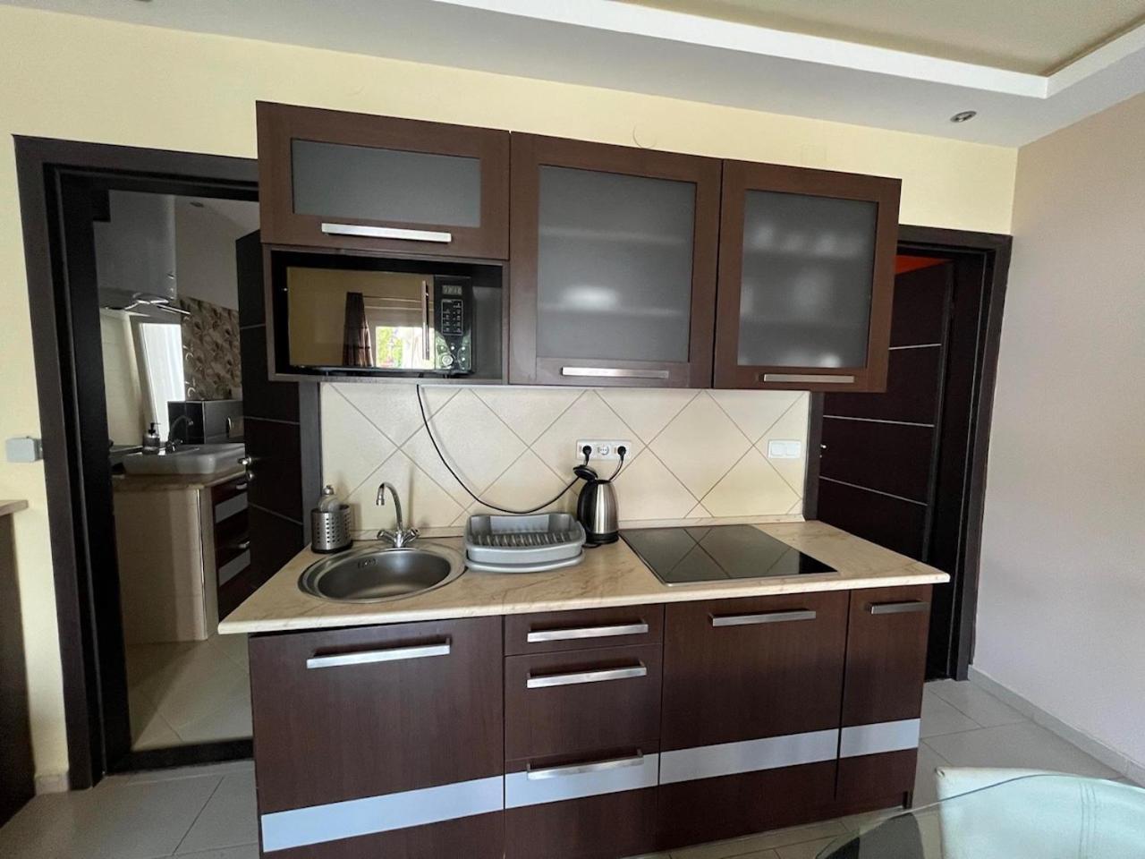 City Apartman Haz Balatonlelle Buitenkant foto