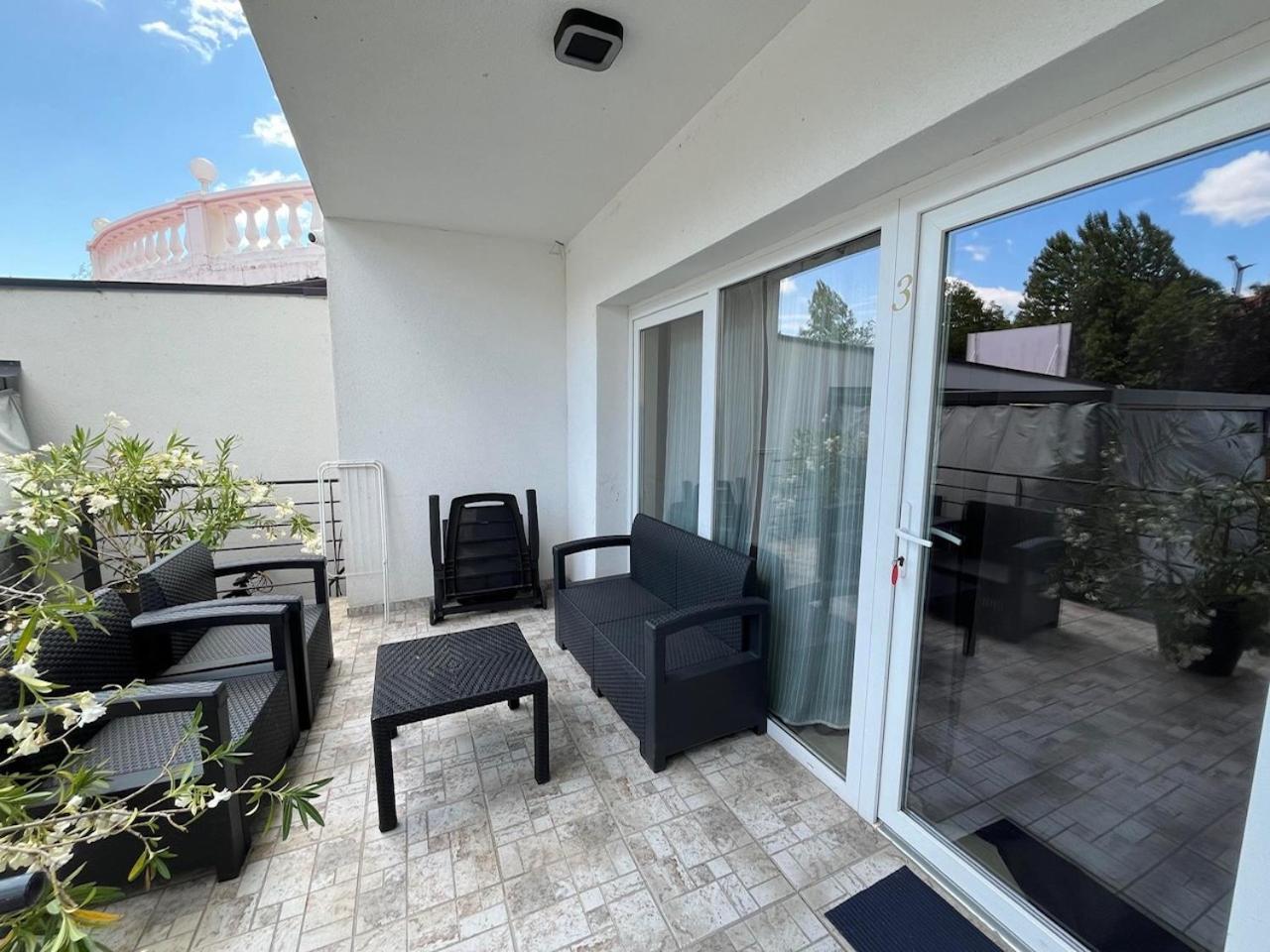 City Apartman Haz Balatonlelle Buitenkant foto