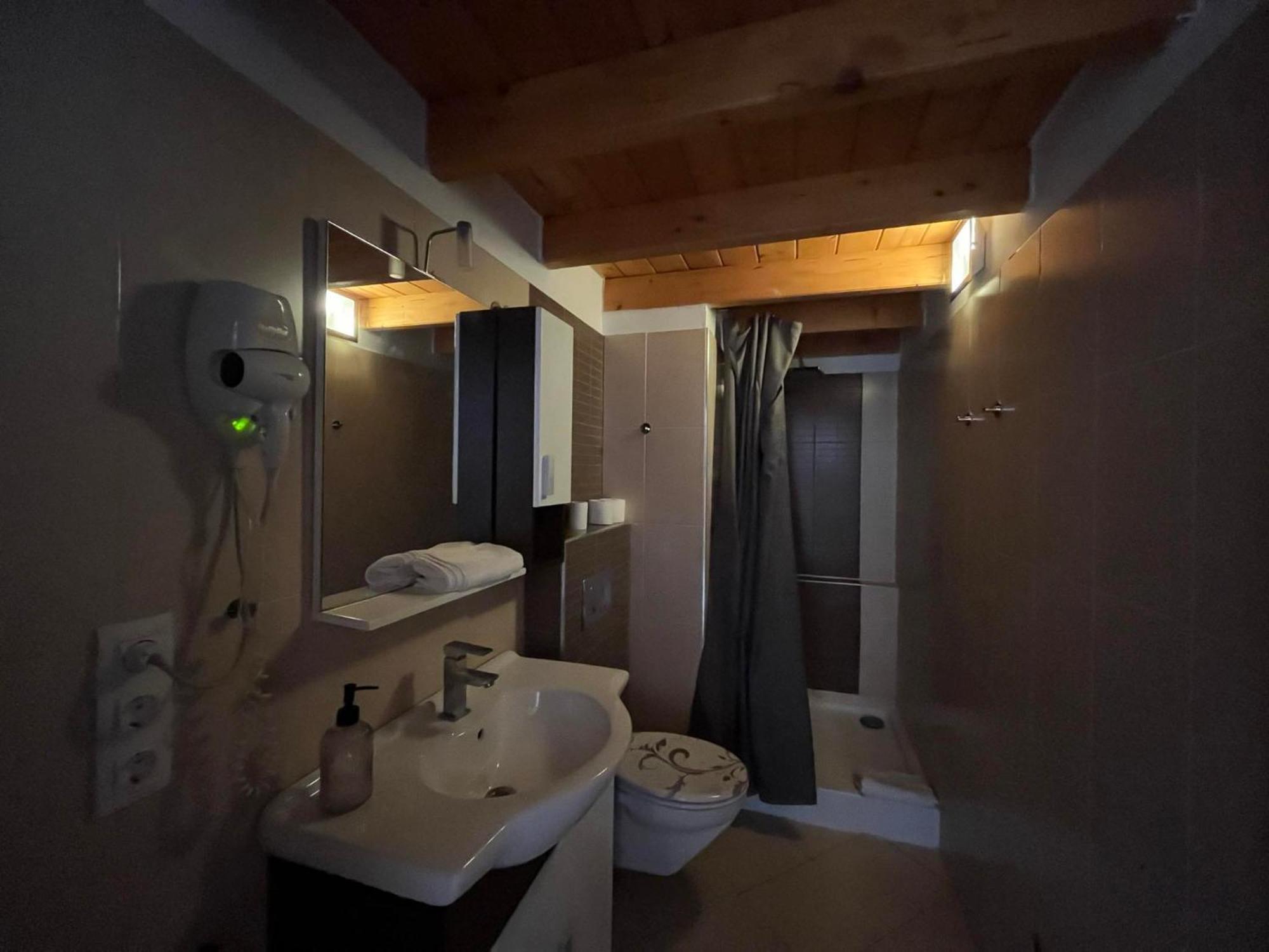 City Apartman Haz Balatonlelle Buitenkant foto