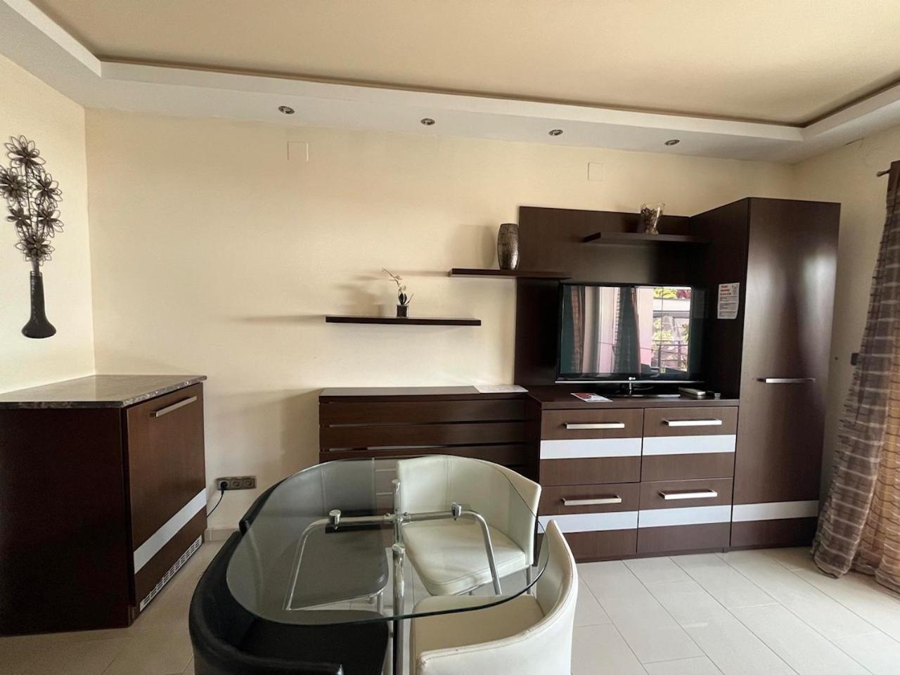 City Apartman Haz Balatonlelle Buitenkant foto