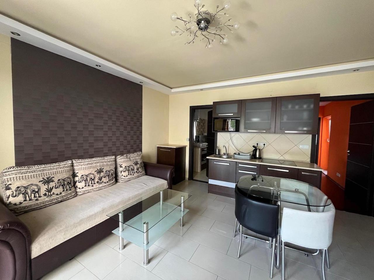 City Apartman Haz Balatonlelle Buitenkant foto